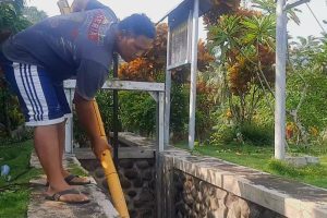 Tim Penjuru Korsda Pesanggaran Bersihkan Dam dari Sampah untuk Pastikan Kelancaran Irigasi